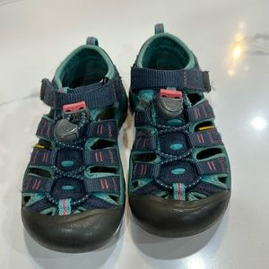 VGUC Keen sandals